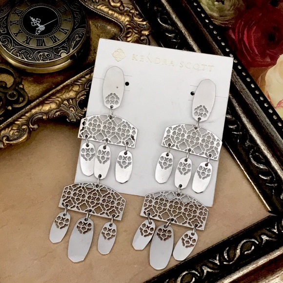 Kendra Scott Jewelry - KENDRA SCOTT • Silver Emmet Dangle Lightweight Earrings